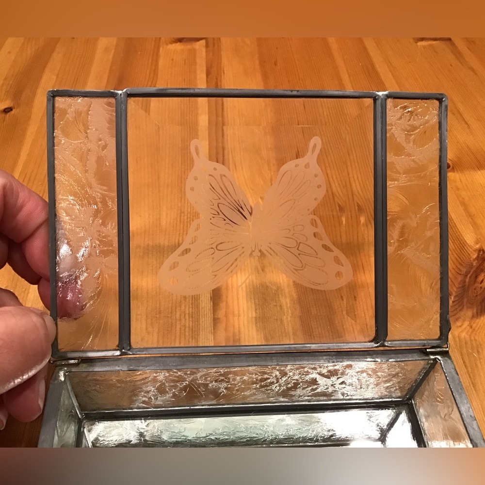 VINTAGE BEVELED GLASS BUTTERFLY JEWELRY TRINKET TREASURE BOX MIRRORED - Picture 7 of 14